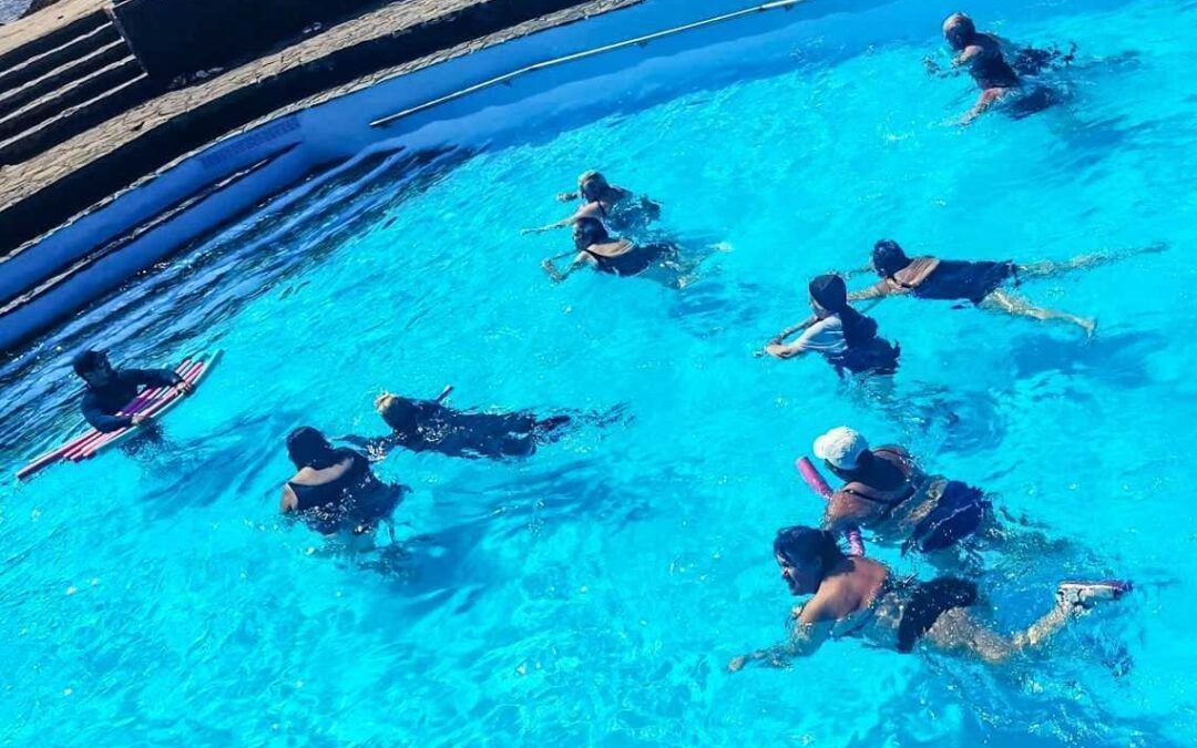 Actividades acuáticas para personas mayores en el municipio de Valverde